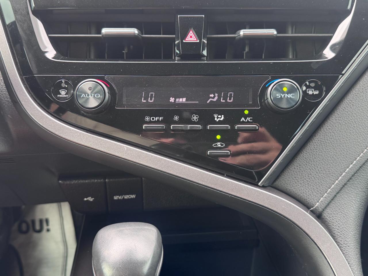 Toyota Camry SE Auto (Natl) 2023