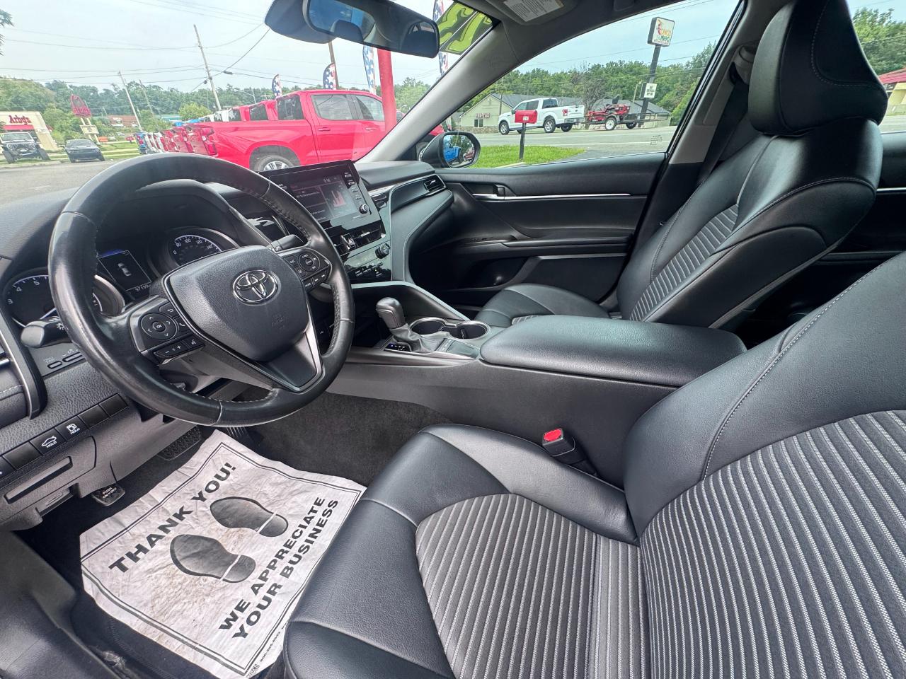 Toyota Camry SE Auto (Natl) 2023
