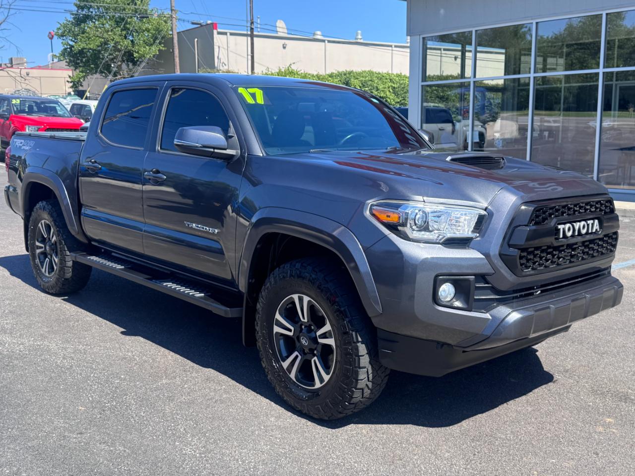 Toyota Tacoma SR5 Double Cab 5' Bed V6 4x4 AT (Natl) 2017