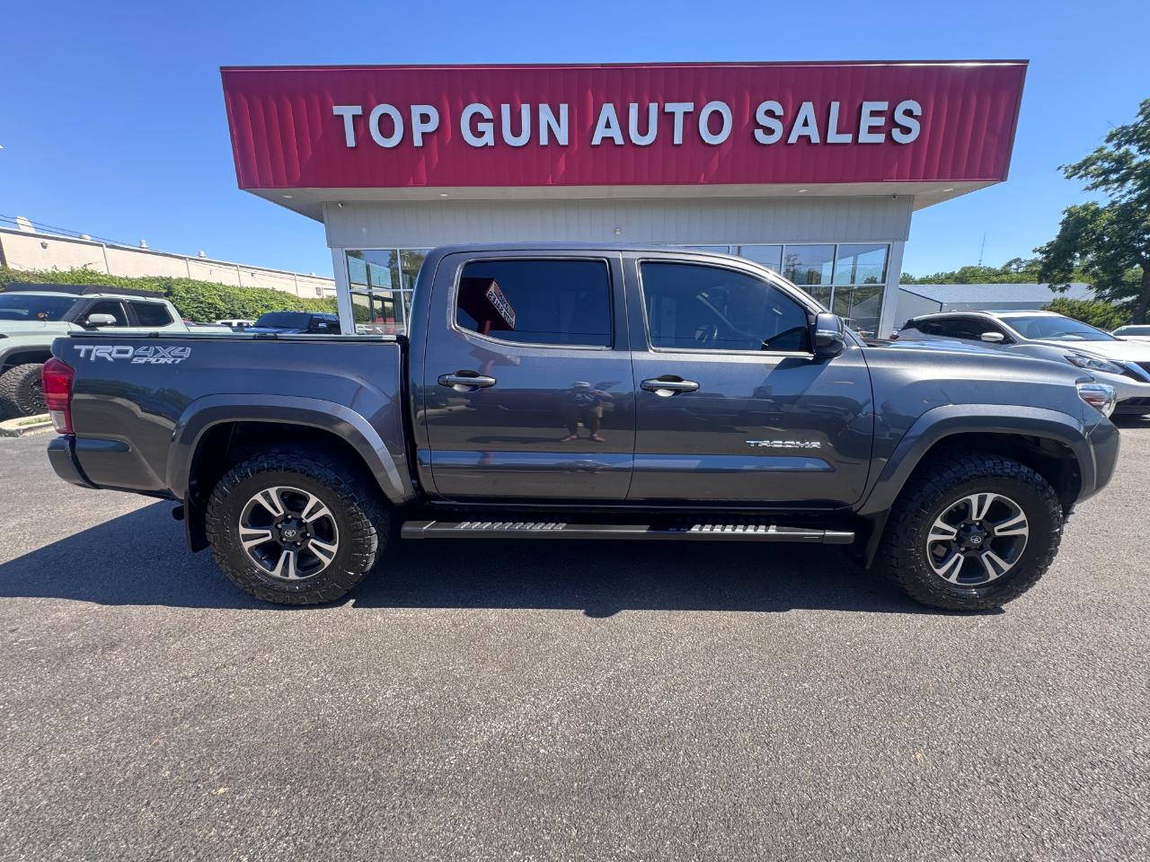 Toyota Tacoma SR5 Double Cab 5' Bed V6 4x4 AT (Natl) 2017
