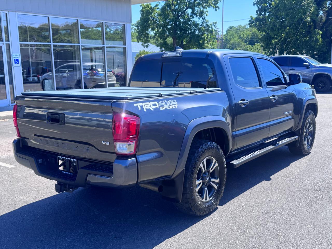 Toyota Tacoma SR5 Double Cab 5' Bed V6 4x4 AT (Natl) 2017