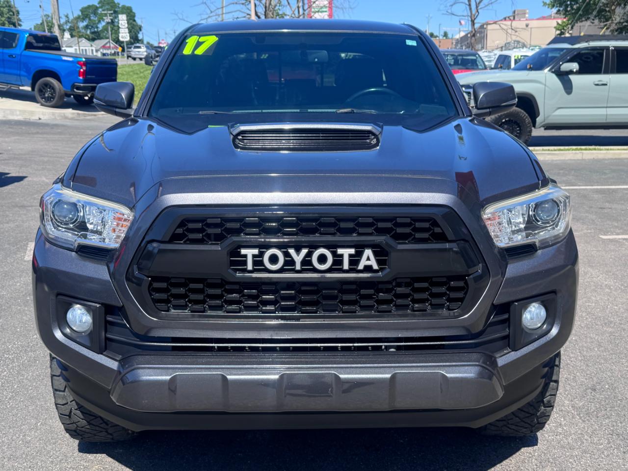 Toyota Tacoma SR5 Double Cab 5' Bed V6 4x4 AT (Natl) 2017