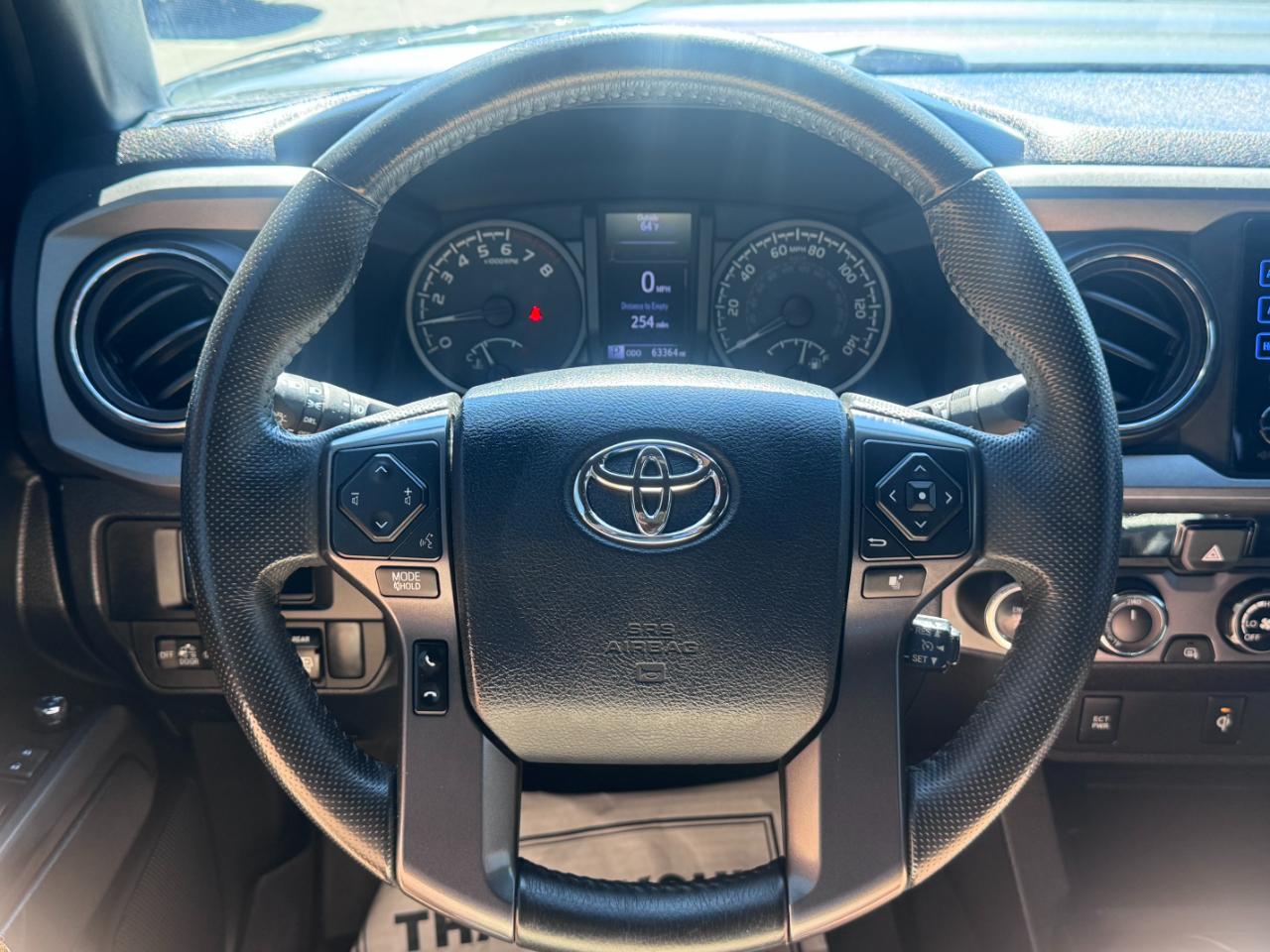 Toyota Tacoma SR5 Double Cab 5' Bed V6 4x4 AT (Natl) 2017
