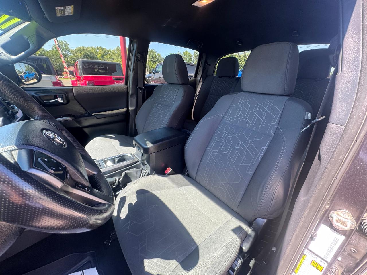Toyota Tacoma SR5 Double Cab 5' Bed V6 4x4 AT (Natl) 2017