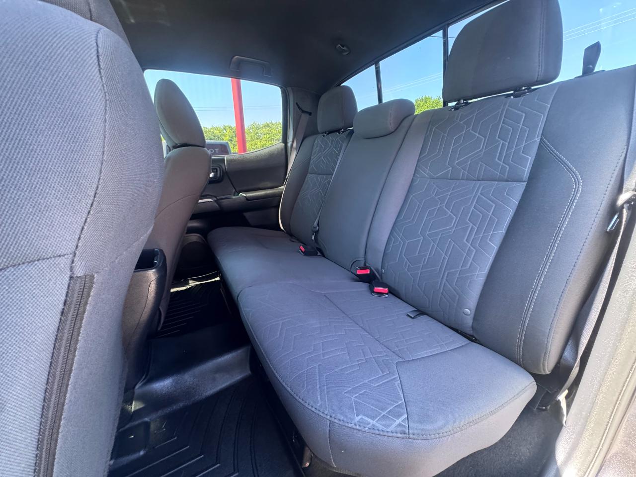 Toyota Tacoma SR5 Double Cab 5' Bed V6 4x4 AT (Natl) 2017
