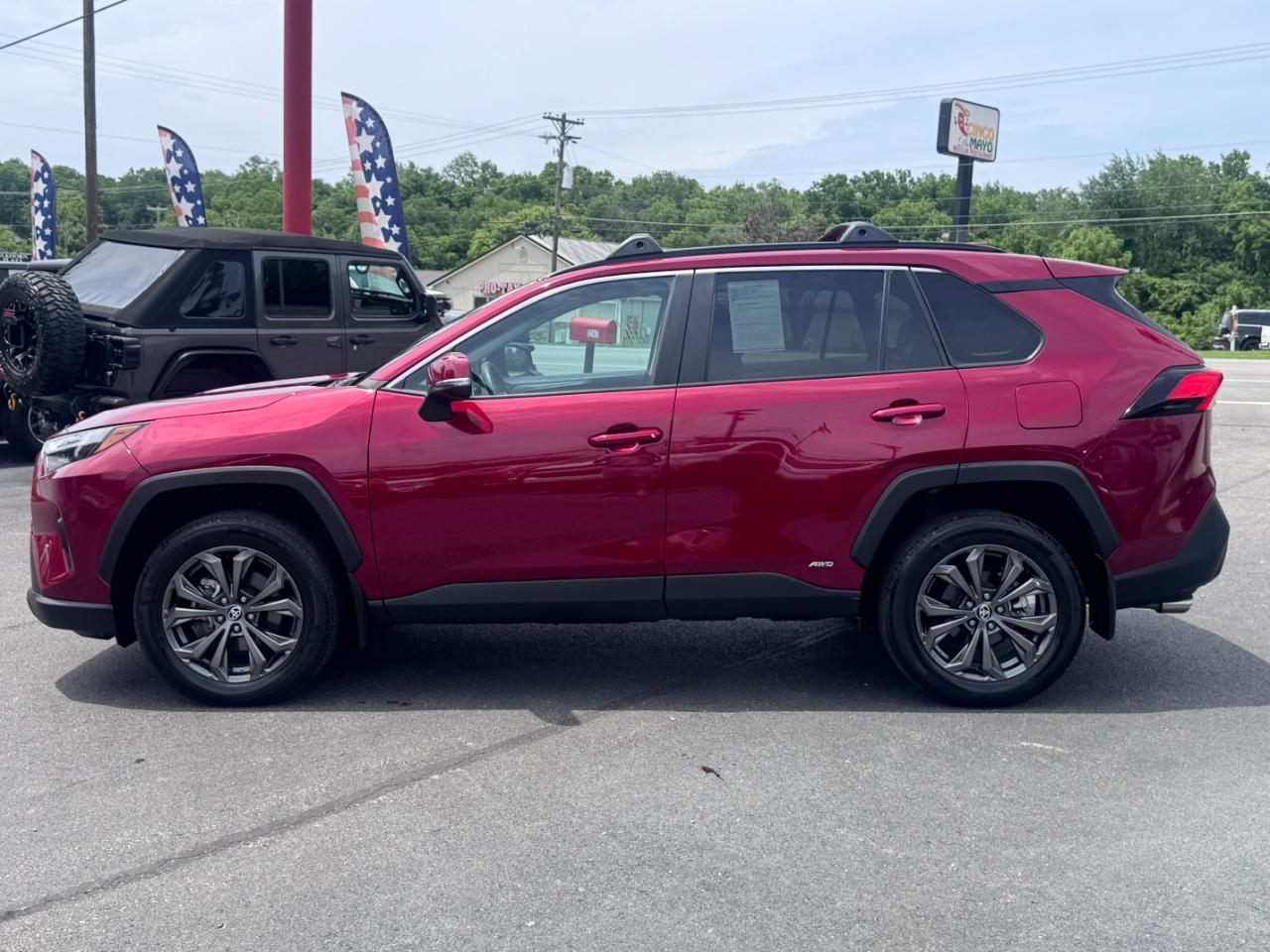 Toyota RAV4 Hybrid XLE Premium AWD (Natl) 2024