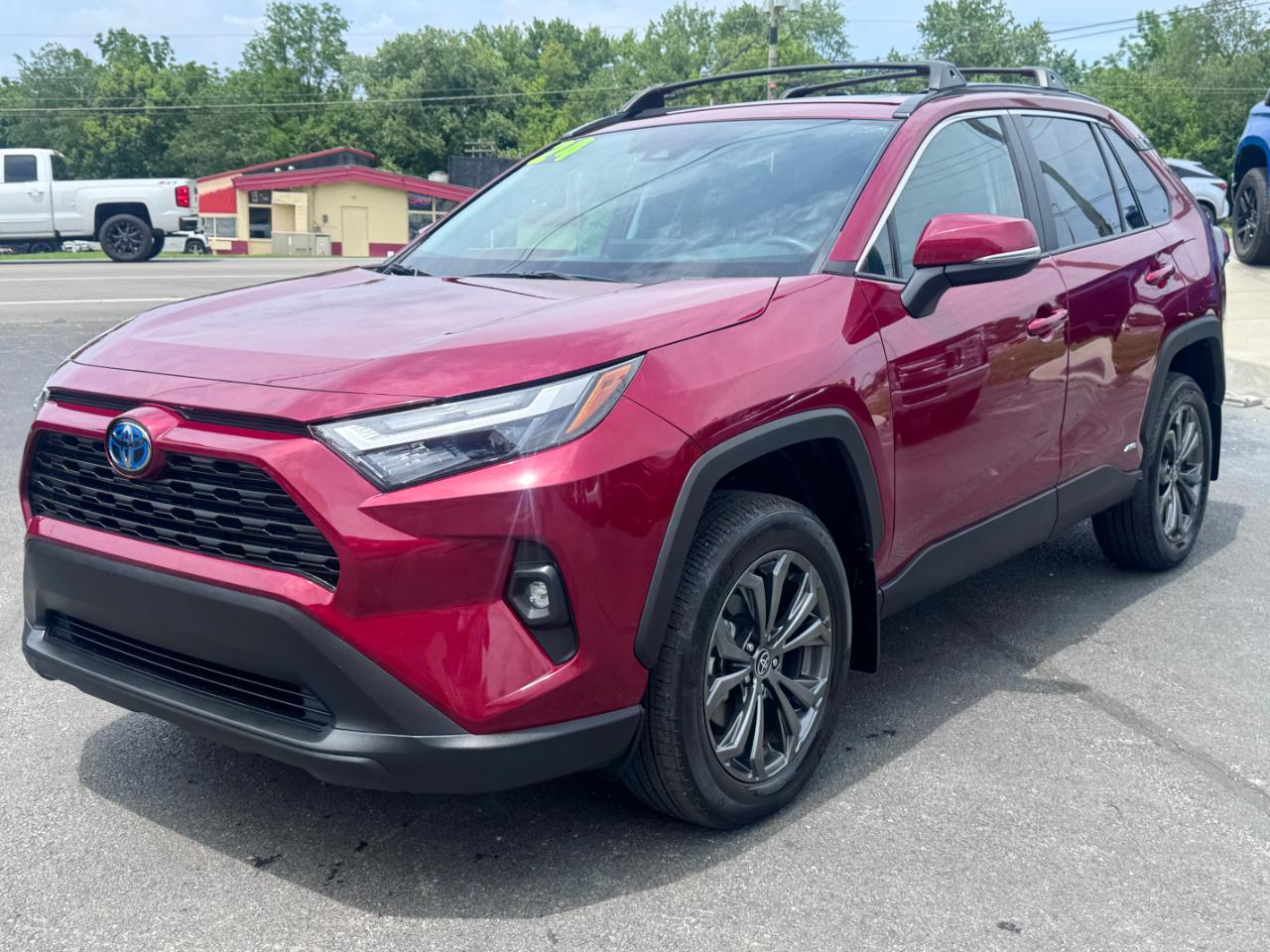 Toyota RAV4 Hybrid XLE Premium AWD (Natl) 2024