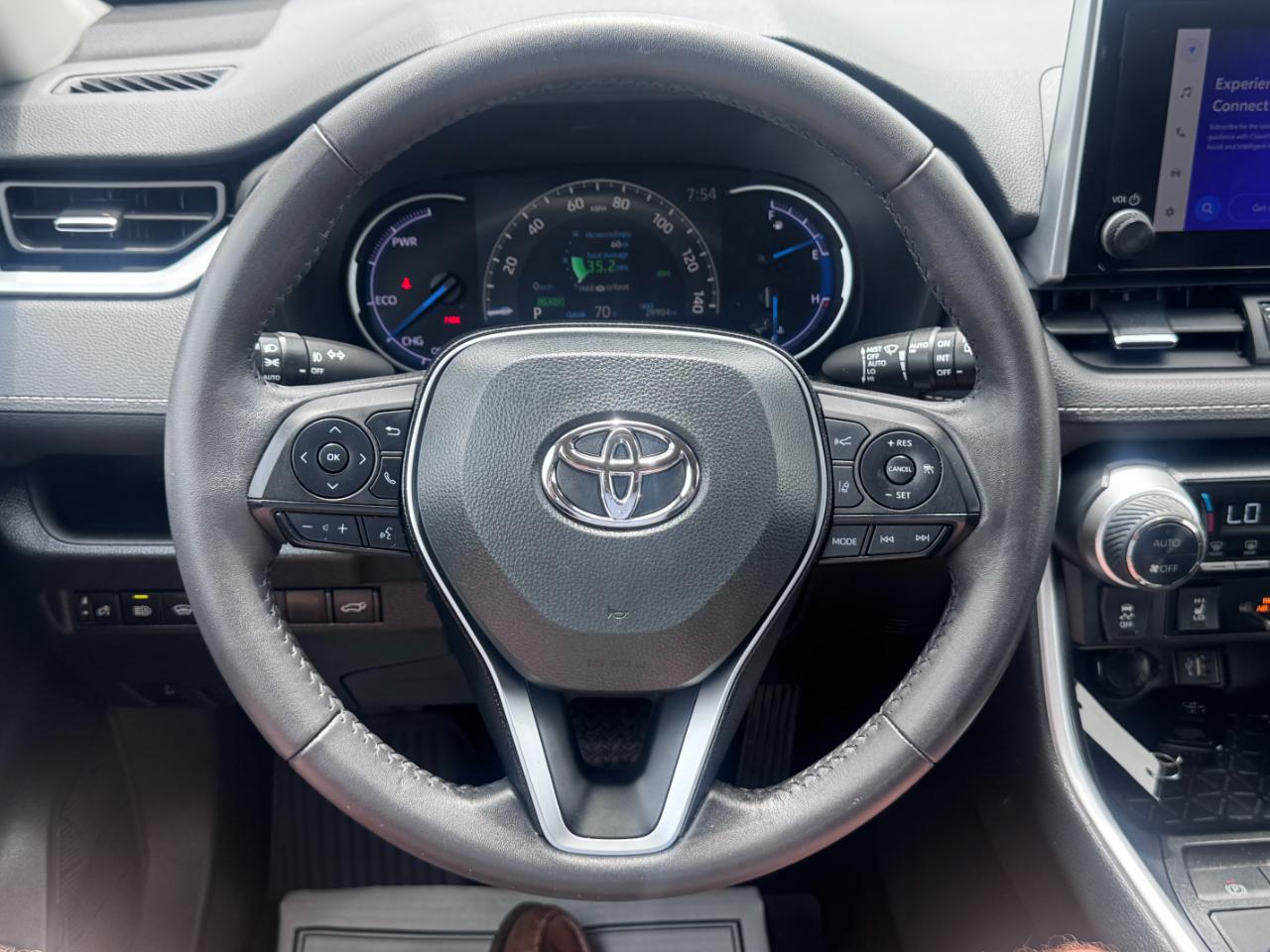 Toyota RAV4 Hybrid XLE Premium AWD (Natl) 2024