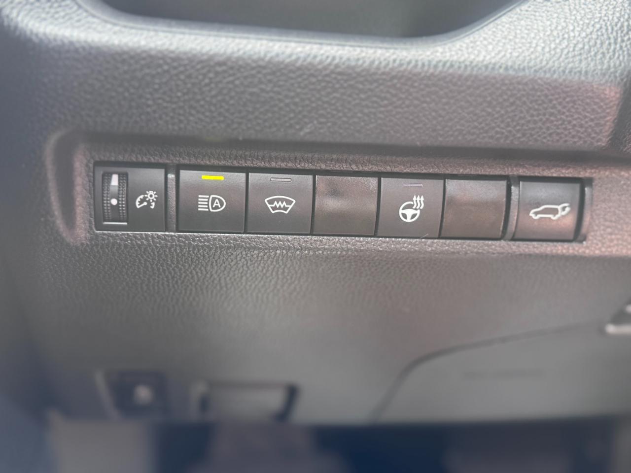 Toyota RAV4 Hybrid XLE Premium AWD (Natl) 2024
