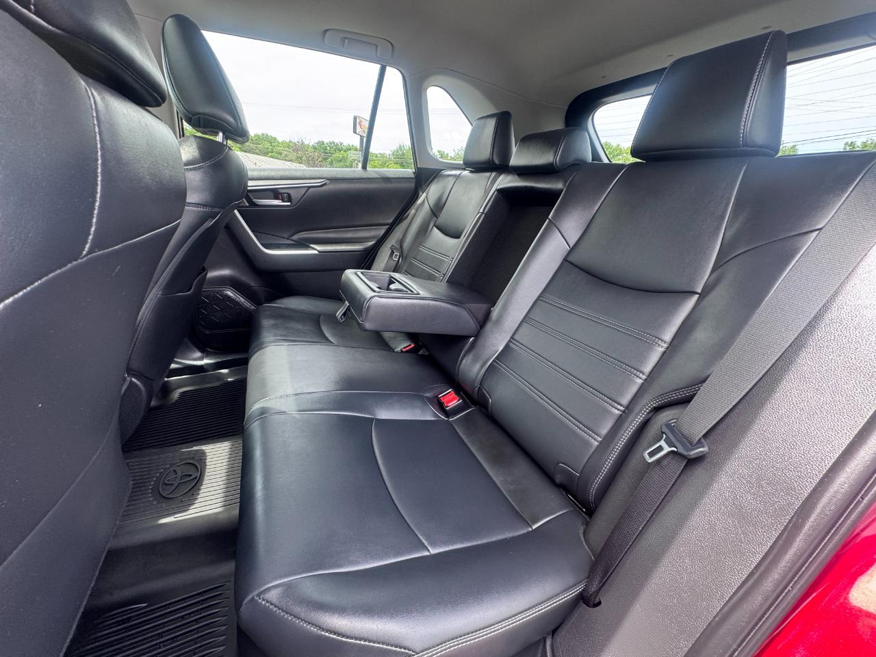 Toyota RAV4 Hybrid XLE Premium AWD (Natl) 2024
