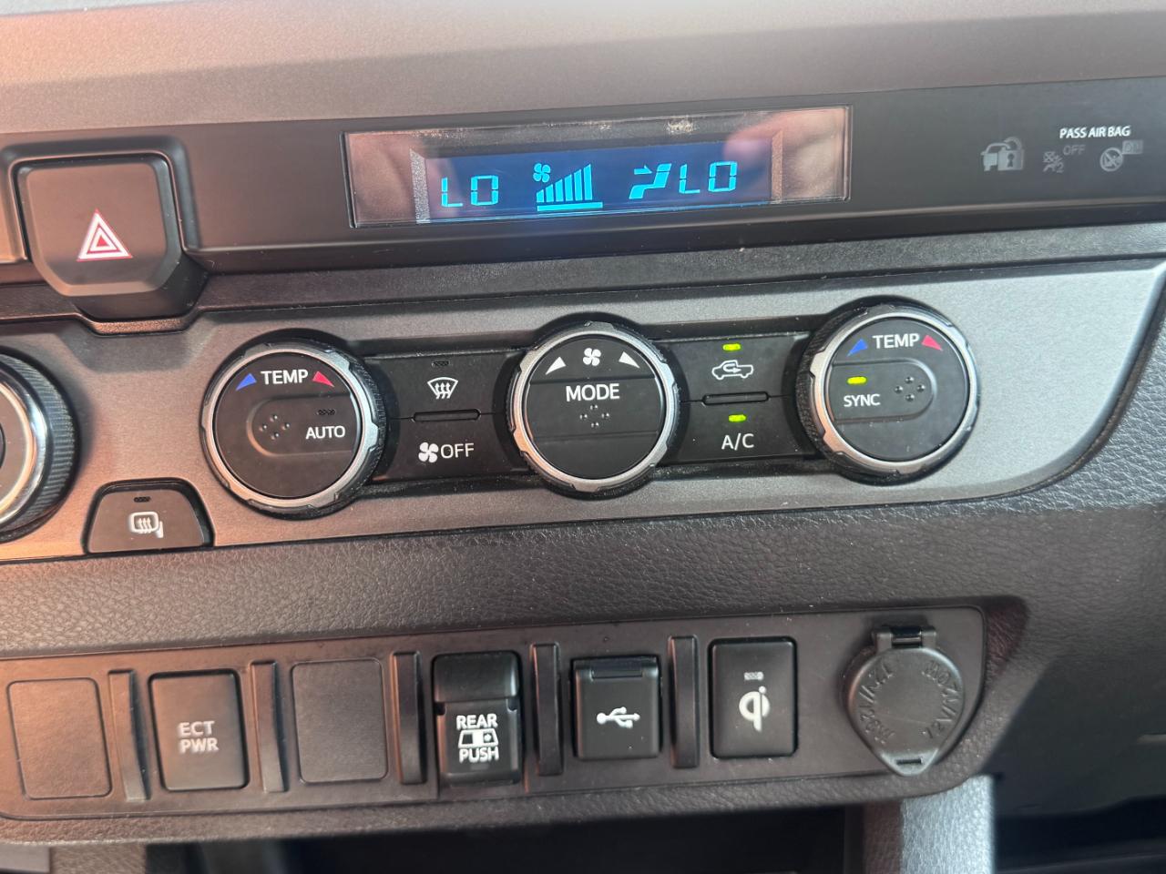 Toyota Tacoma 4WD SR5 Double Cab 6' Bed V6 AT (Natl) 2023