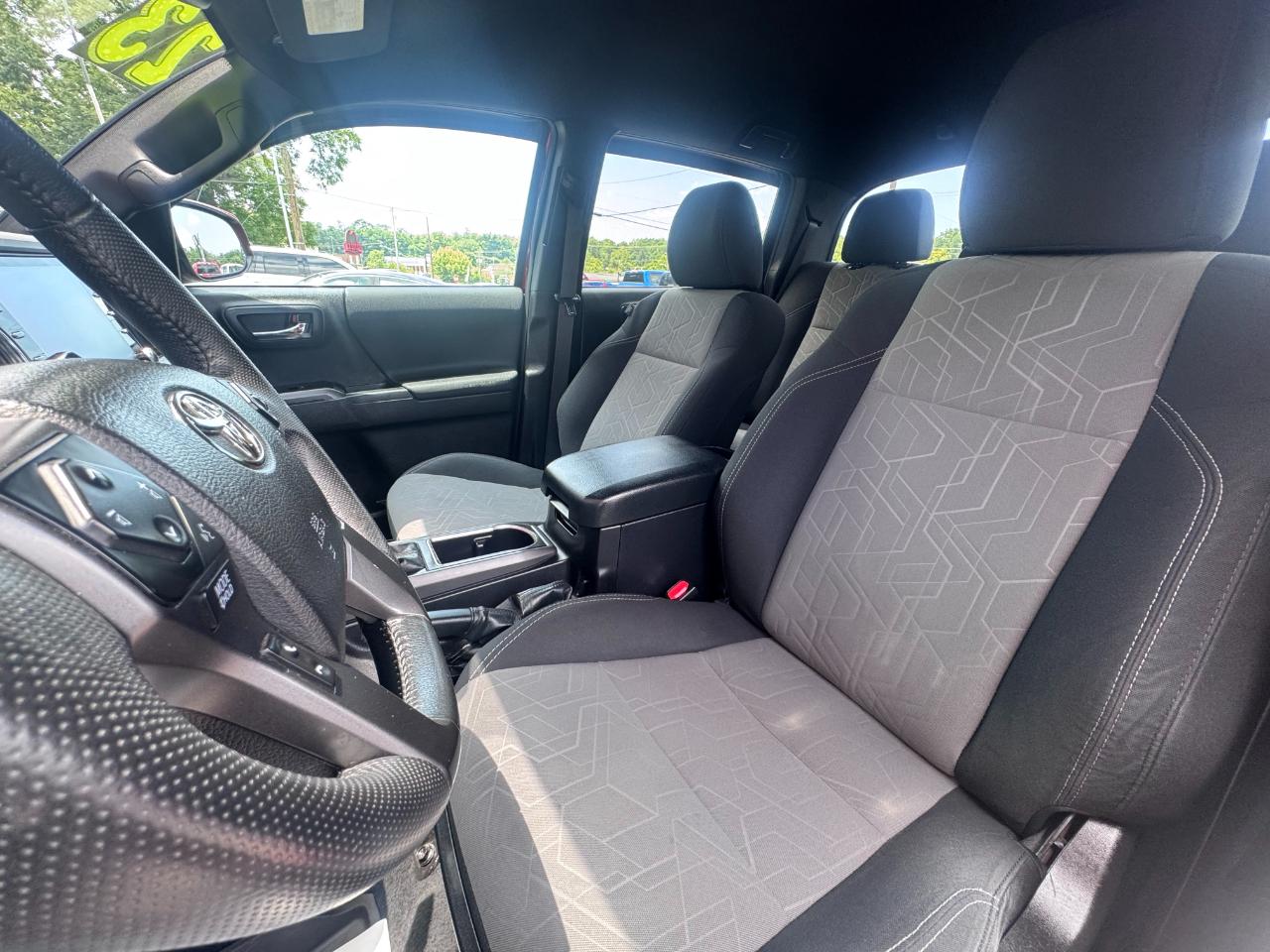 Toyota Tacoma 4WD SR5 Double Cab 6' Bed V6 AT (Natl) 2023