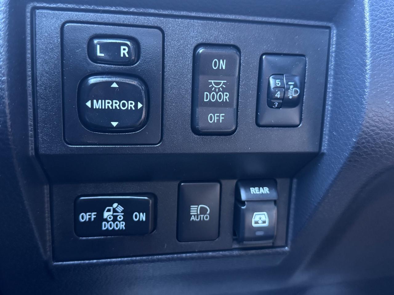 Toyota Tundra 4WD SR5 CrewMax 5.5' Bed 5.7L FFV (Natl) 2019