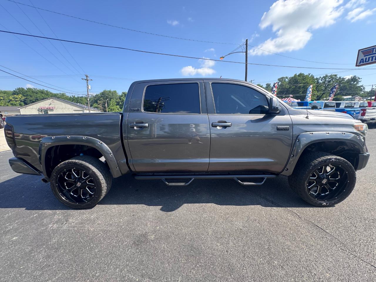 Toyota Tundra 4WD Truck CrewMax 5.7L FFV V8 6-Spd AT SR5 (Natl) 2016