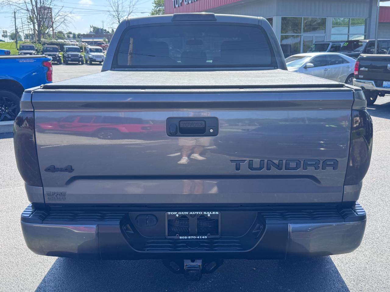 Toyota Tundra 4WD Truck CrewMax 5.7L FFV V8 6-Spd AT SR5 (Natl) 2016