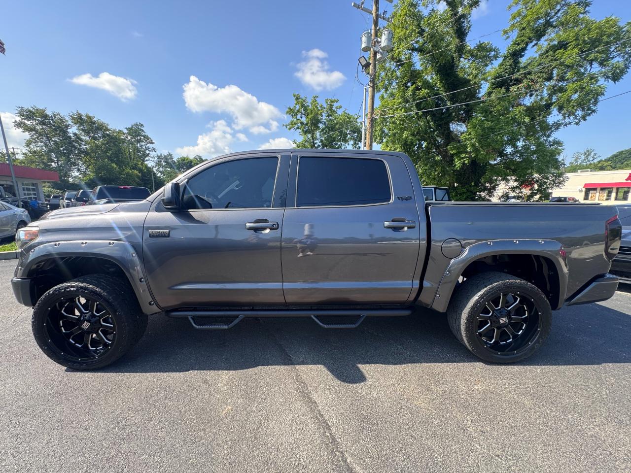 Toyota Tundra 4WD Truck CrewMax 5.7L FFV V8 6-Spd AT SR5 (Natl) 2016