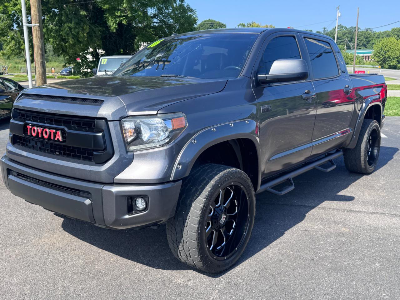 Toyota Tundra 4WD Truck CrewMax 5.7L FFV V8 6-Spd AT SR5 (Natl) 2016