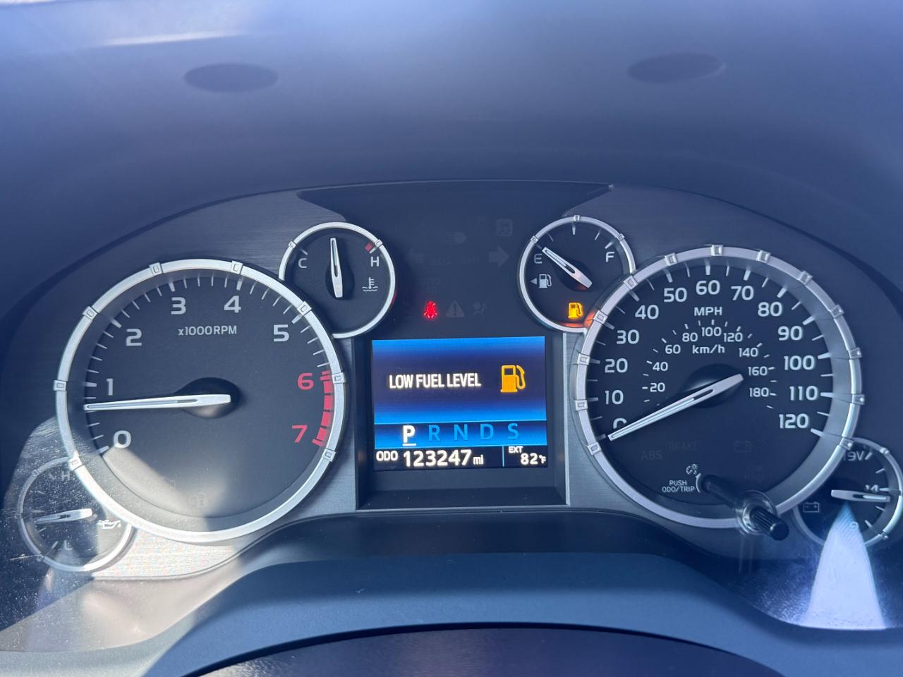 Toyota Tundra 4WD Truck CrewMax 5.7L FFV V8 6-Spd AT SR5 (Natl) 2016