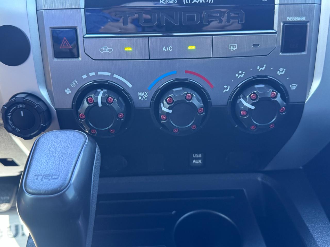 Toyota Tundra 4WD Truck CrewMax 5.7L FFV V8 6-Spd AT SR5 (Natl) 2016