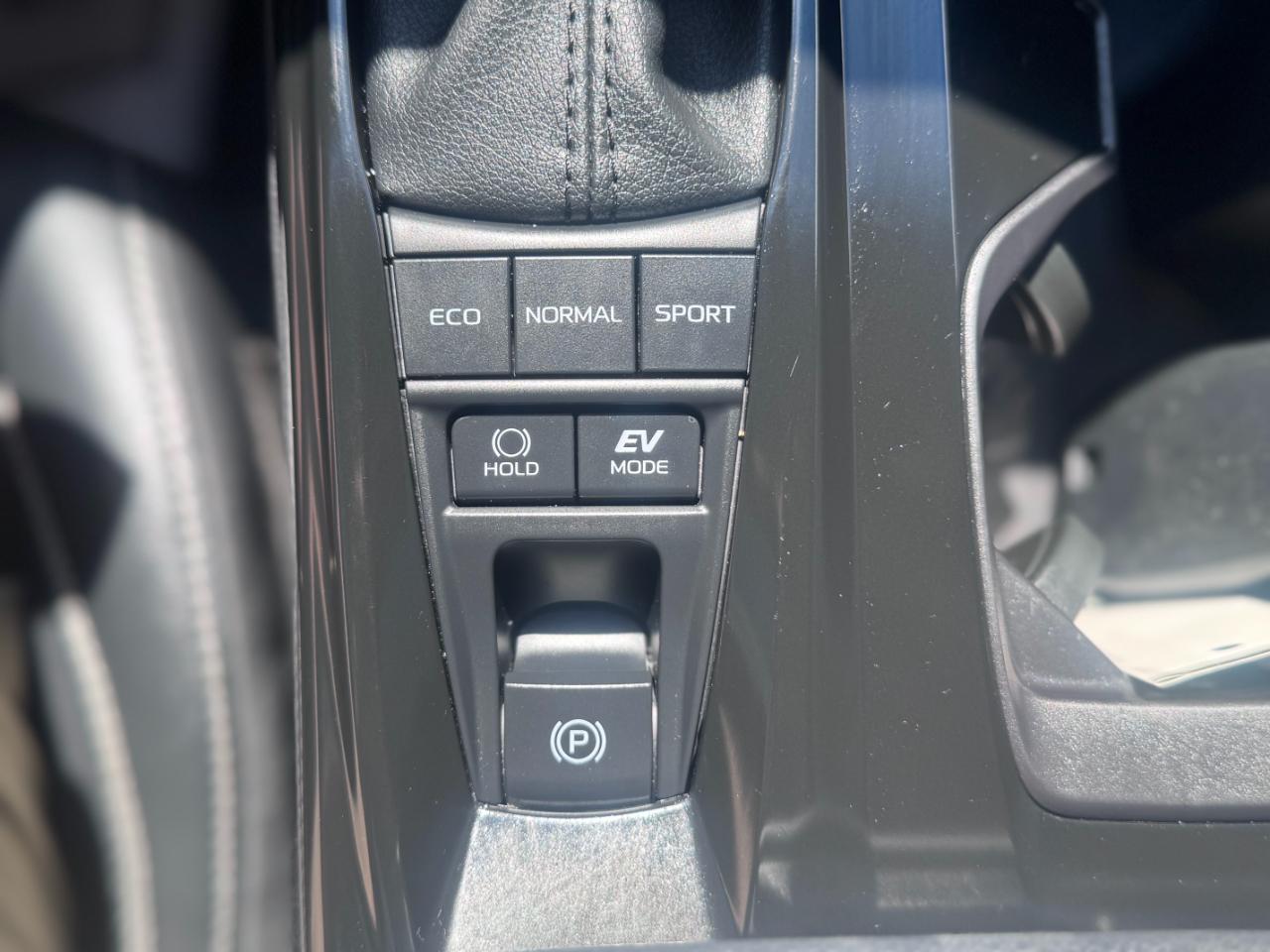 Toyota Camry LE (Natl) 2025