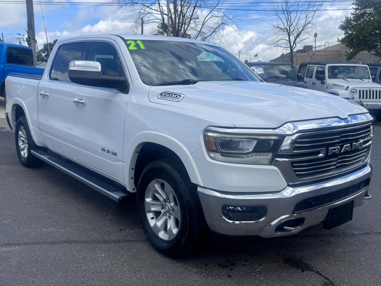 RAM 1500 Laramie 4x4 Crew Cab 5'7" Box 2021