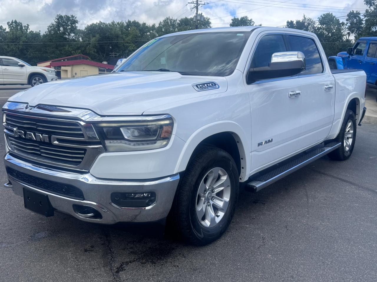 RAM 1500 Laramie 4x4 Crew Cab 5'7" Box 2021