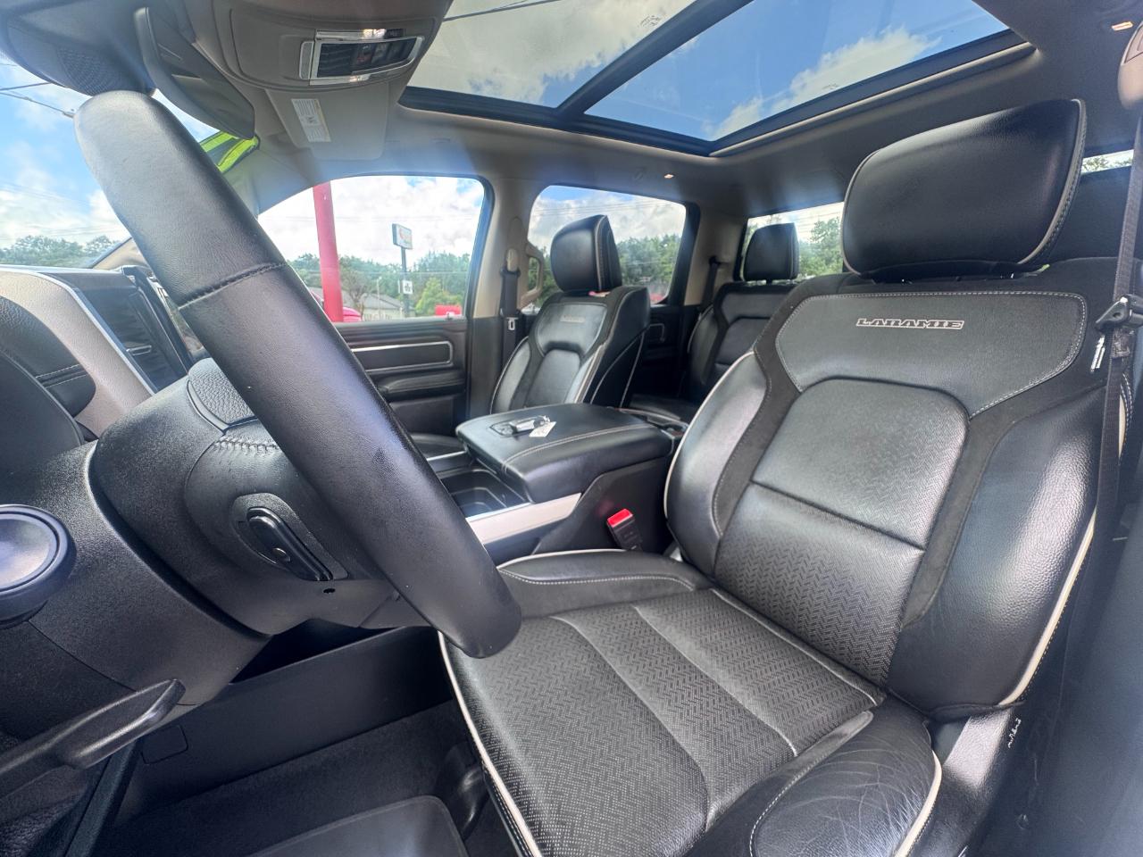 RAM 1500 Laramie 4x4 Crew Cab 5'7" Box 2021