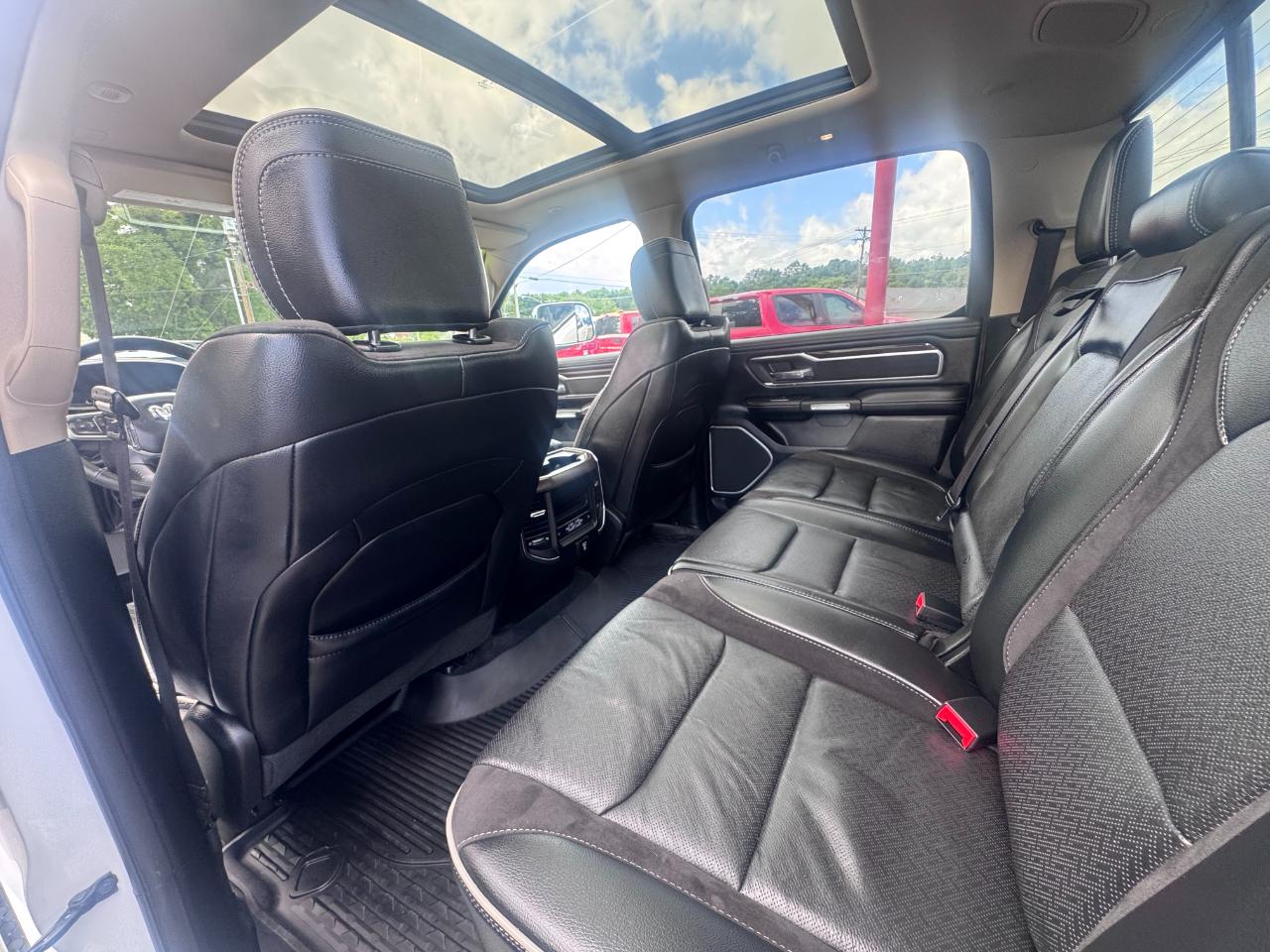 RAM 1500 Laramie 4x4 Crew Cab 5'7" Box 2021