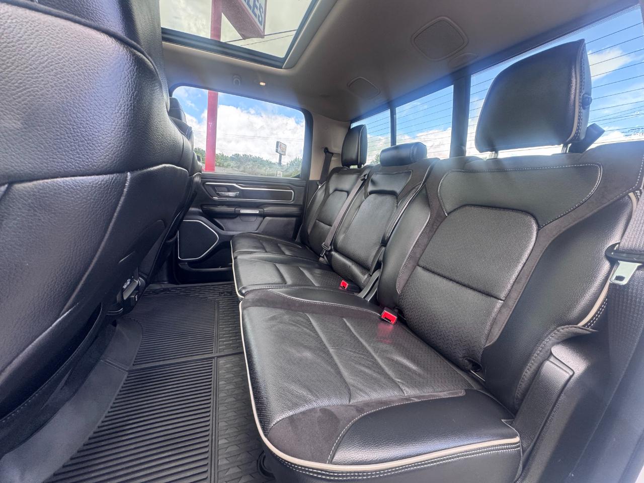 RAM 1500 Laramie 4x4 Crew Cab 5'7" Box 2021