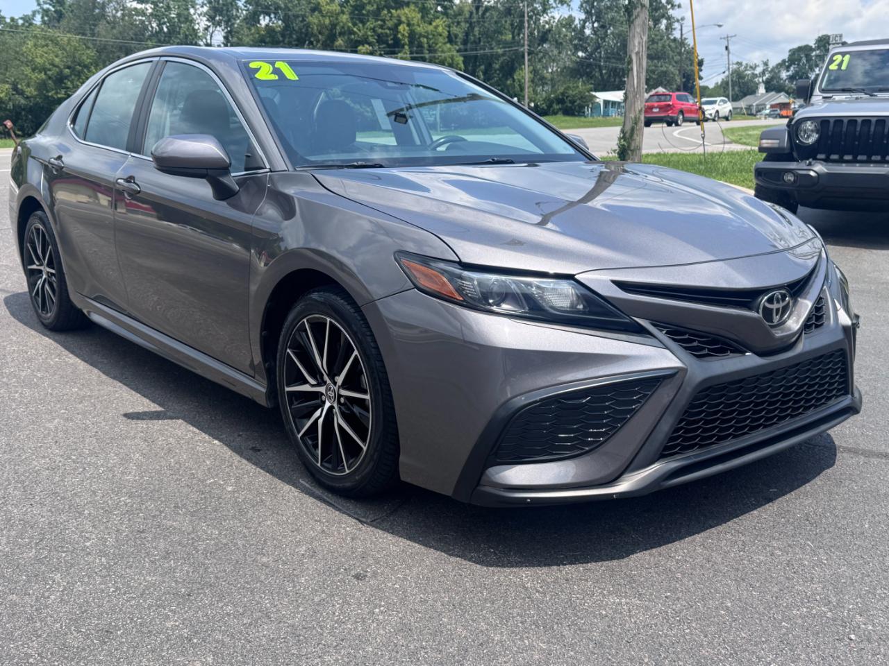 Toyota Camry SE Auto (Natl) 2021