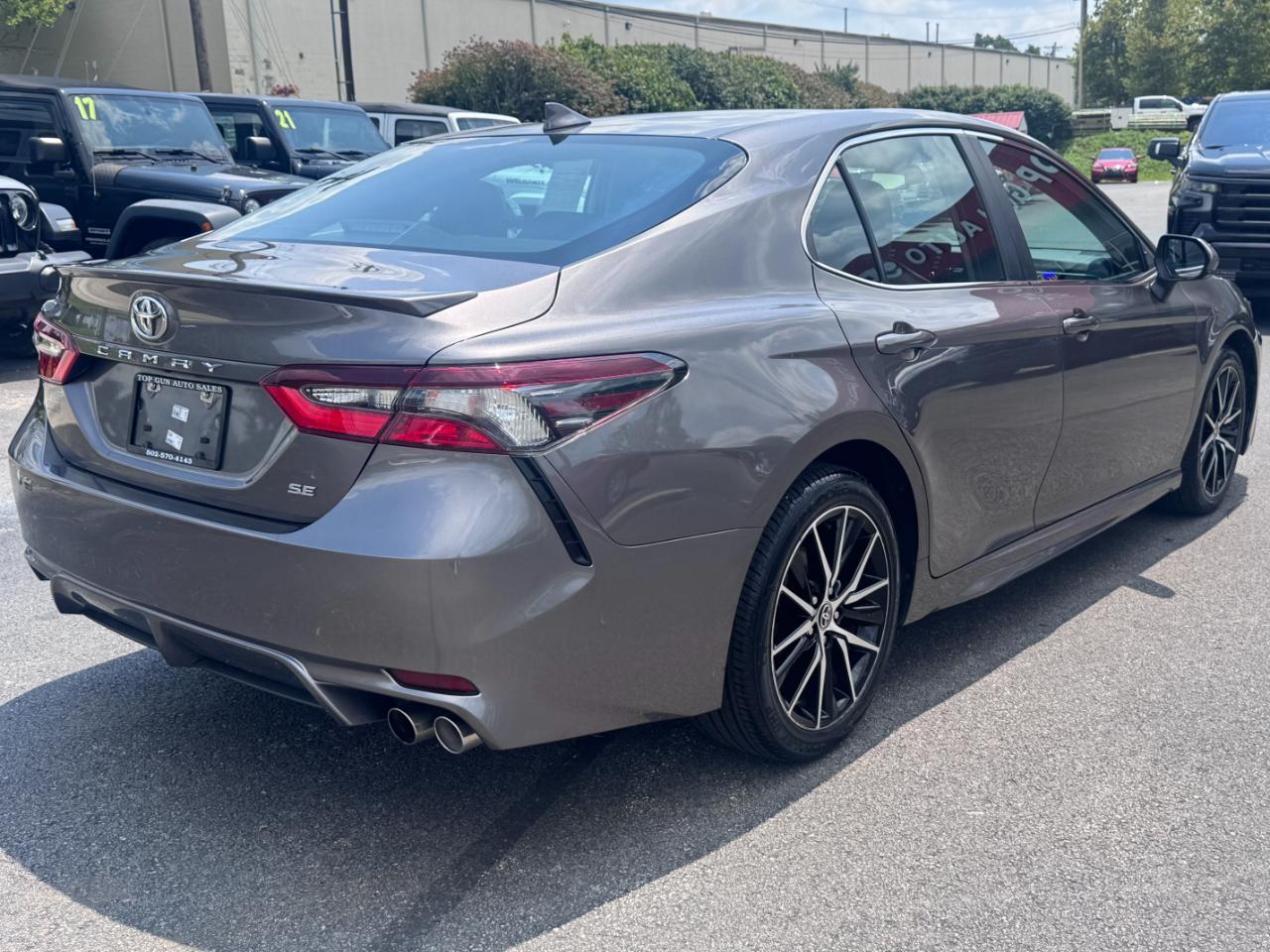 Toyota Camry SE Auto (Natl) 2021