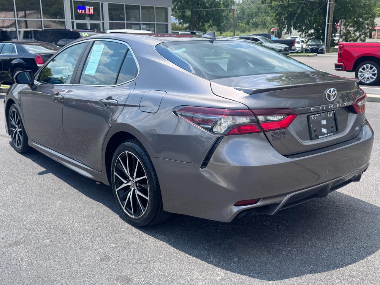 Toyota Camry SE Auto (Natl) 2021