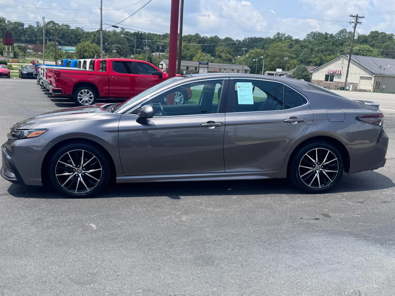 Toyota Camry SE Auto (Natl) 2021