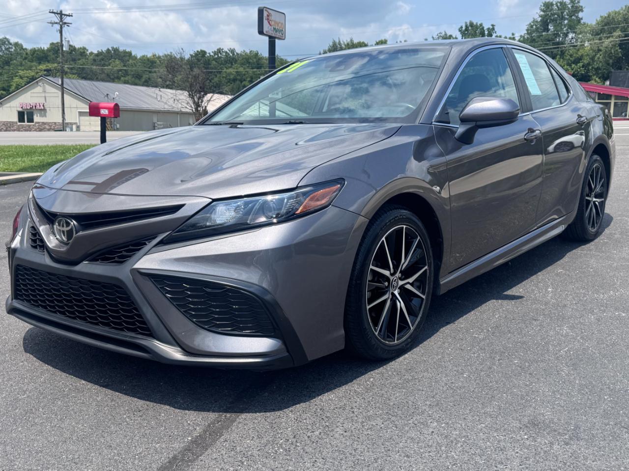 Toyota Camry SE Auto (Natl) 2021