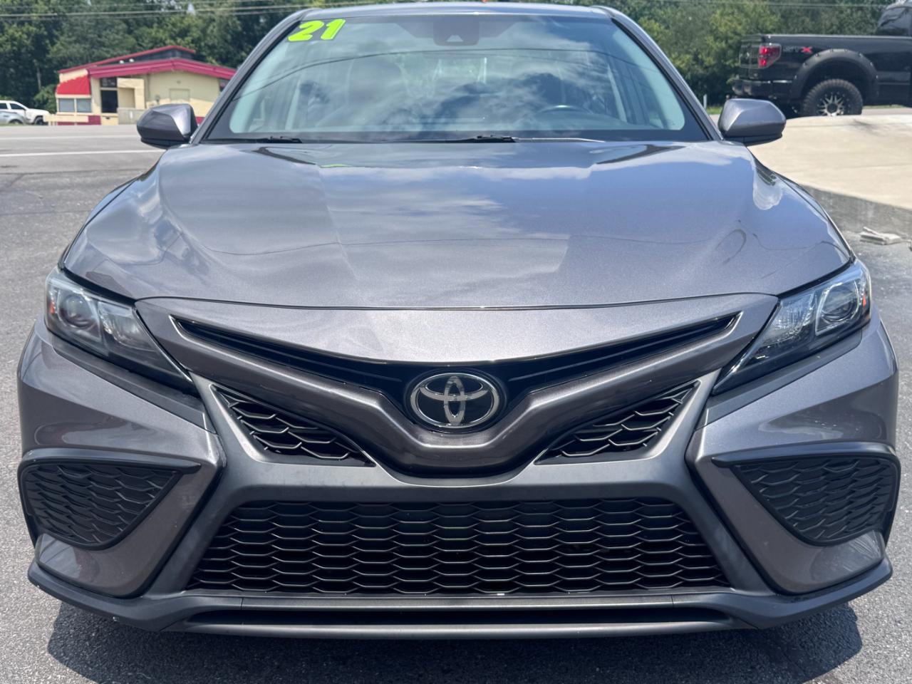 Toyota Camry SE Auto (Natl) 2021