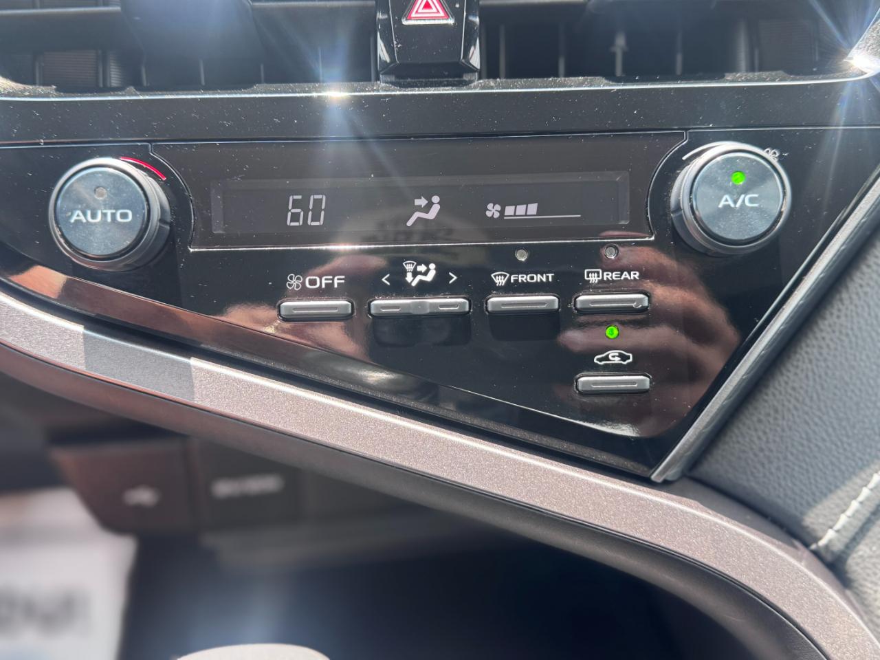 Toyota Camry SE Auto (Natl) 2021