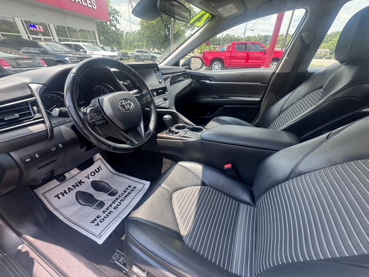Toyota Camry SE Auto (Natl) 2021