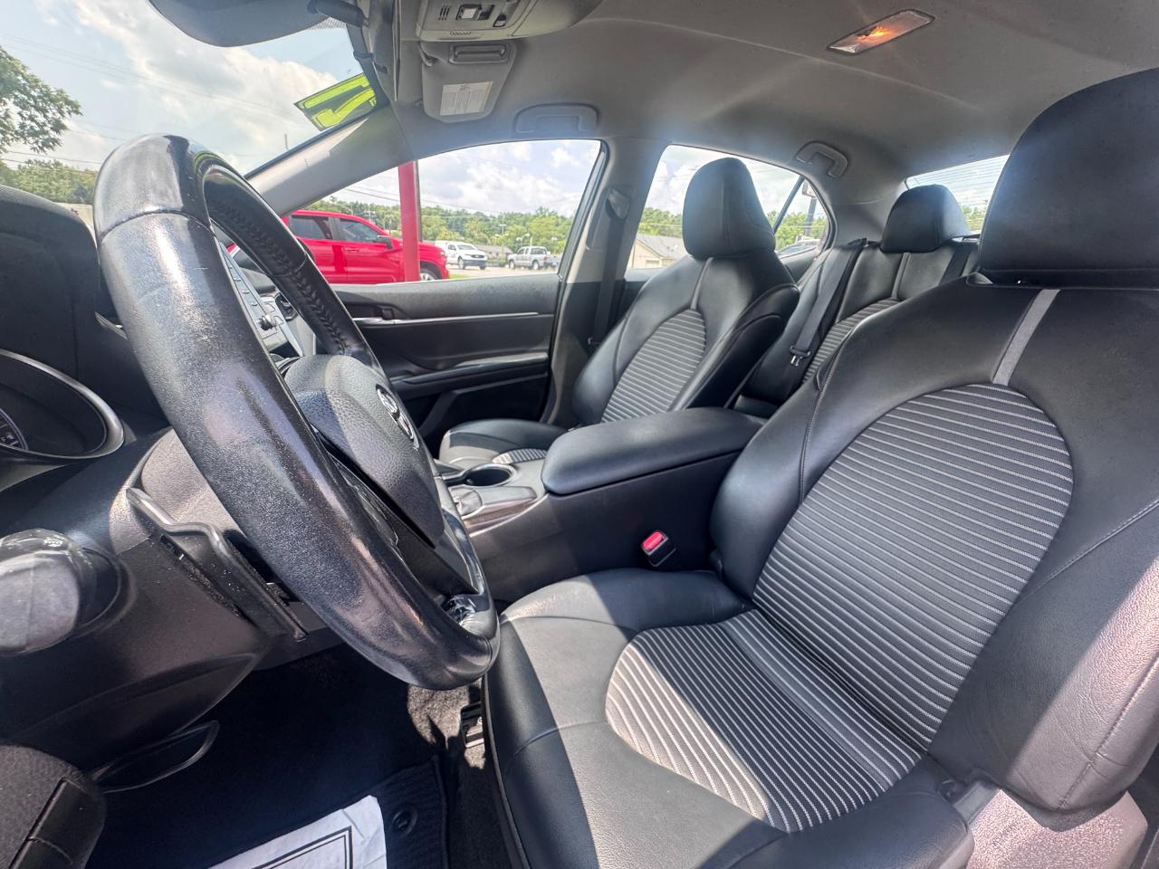 Toyota Camry SE Auto (Natl) 2021