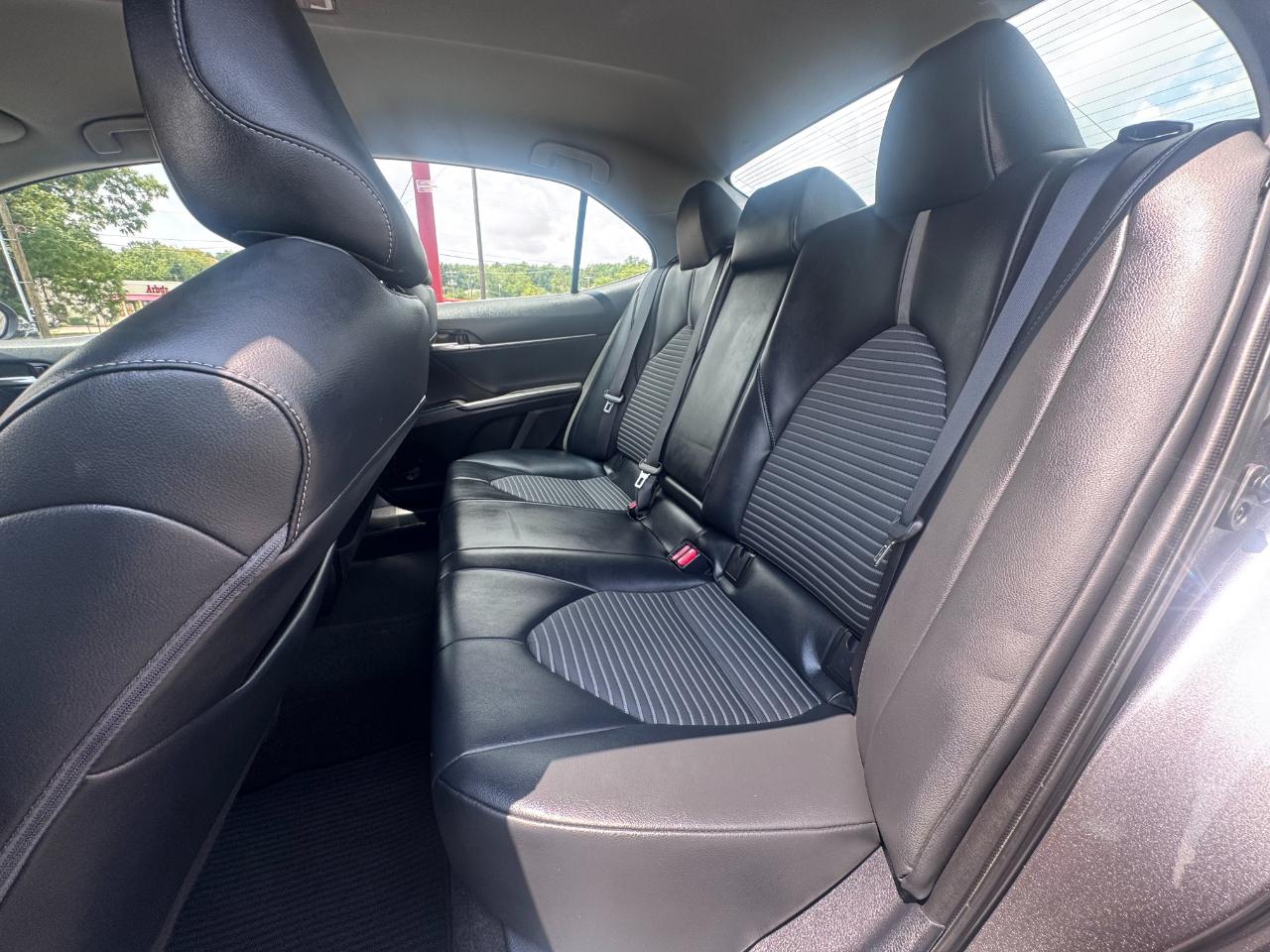 Toyota Camry SE Auto (Natl) 2021