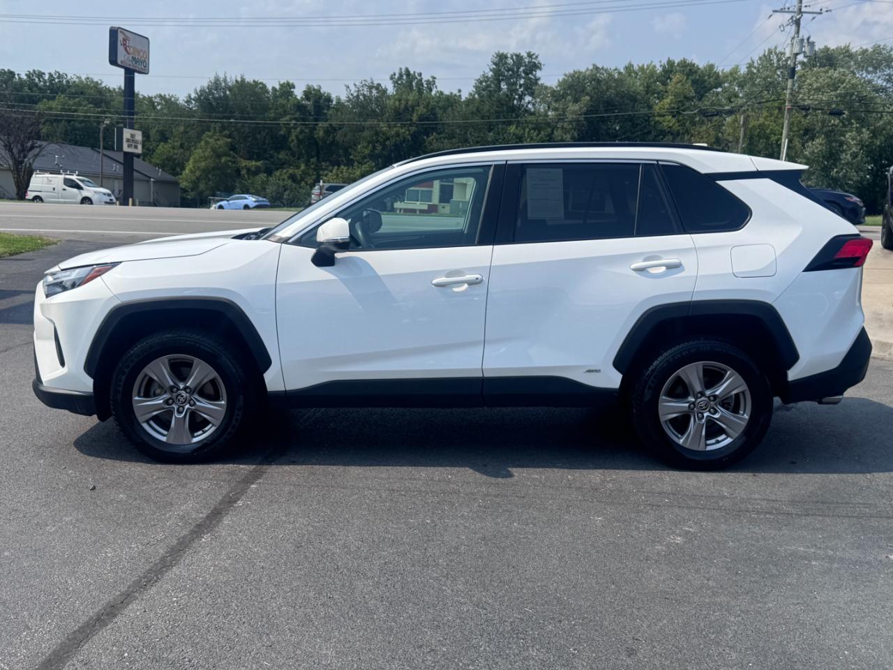 Toyota RAV4 Hybrid LE AWD (Natl) 2023