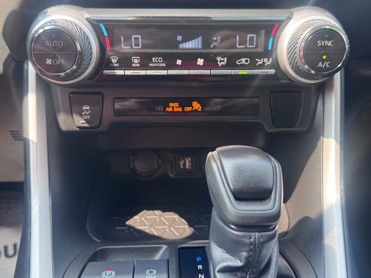 Toyota RAV4 Hybrid LE AWD (Natl) 2023