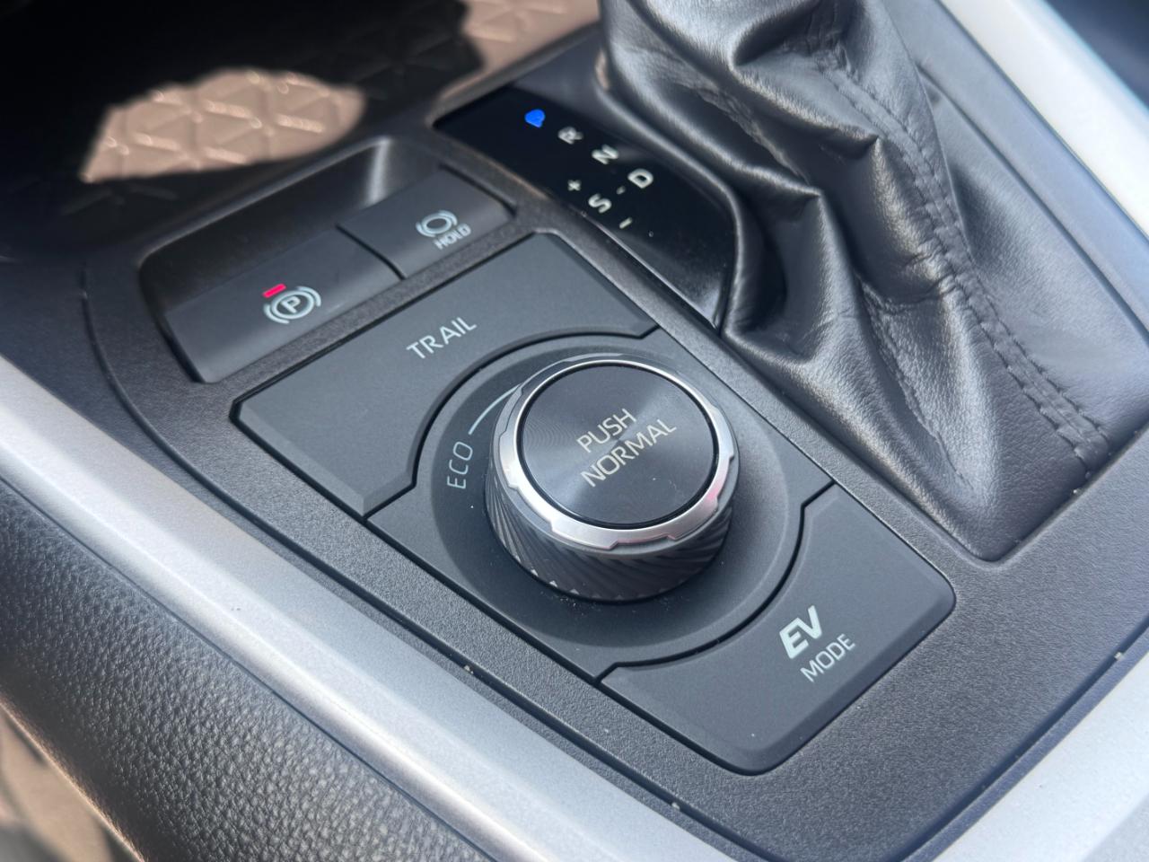 Toyota RAV4 Hybrid LE AWD (Natl) 2023