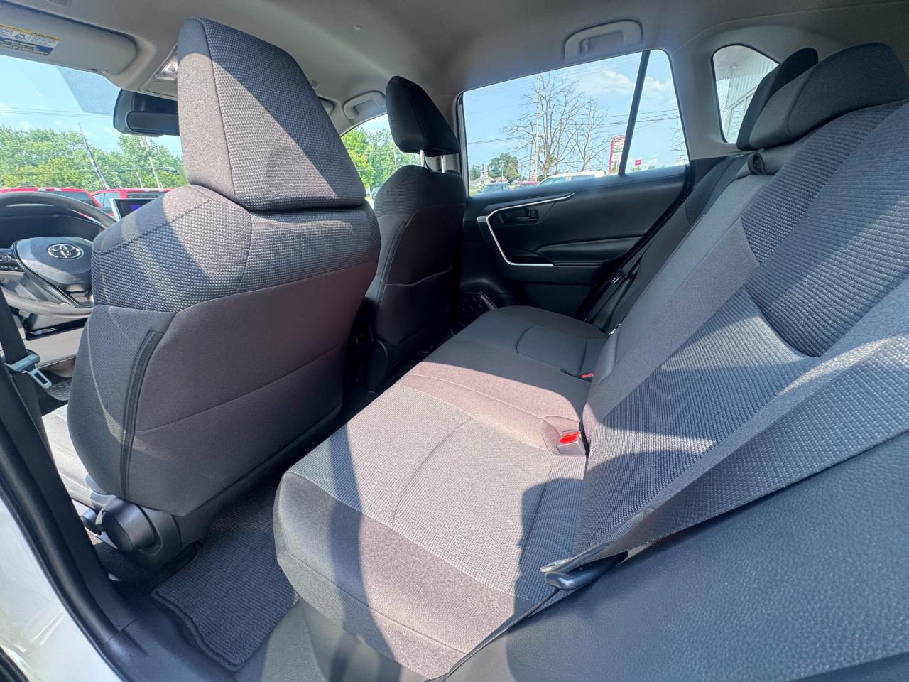 Toyota RAV4 Hybrid LE AWD (Natl) 2023