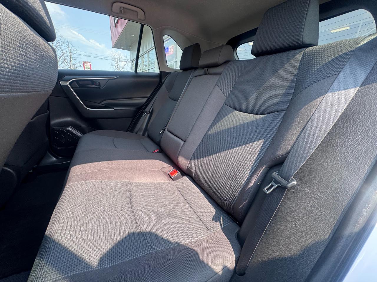 Toyota RAV4 Hybrid LE AWD (Natl) 2023
