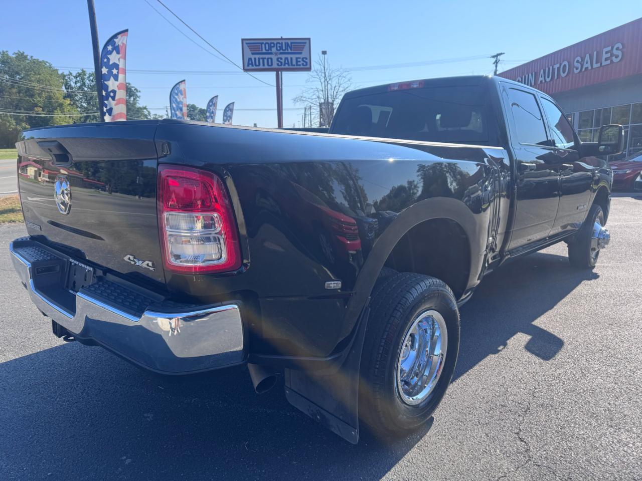 RAM 3500 Big Horn 4x4 Crew Cab 8' Box 2024