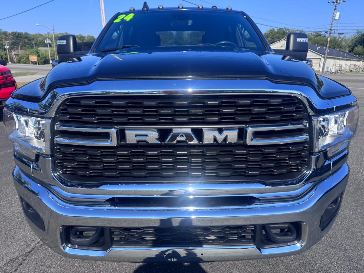 RAM 3500 Big Horn 4x4 Crew Cab 8' Box 2024