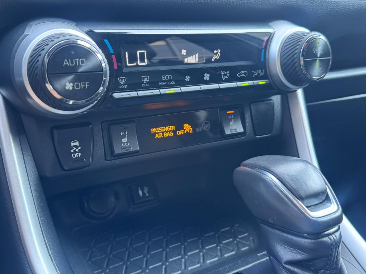 Toyota RAV4 Hybrid XSE AWD (Natl) 2019