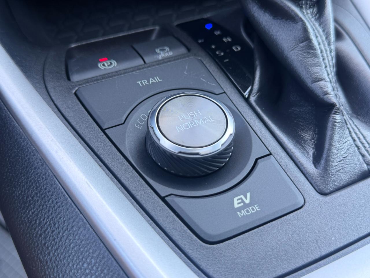 Toyota RAV4 Hybrid XSE AWD (Natl) 2019