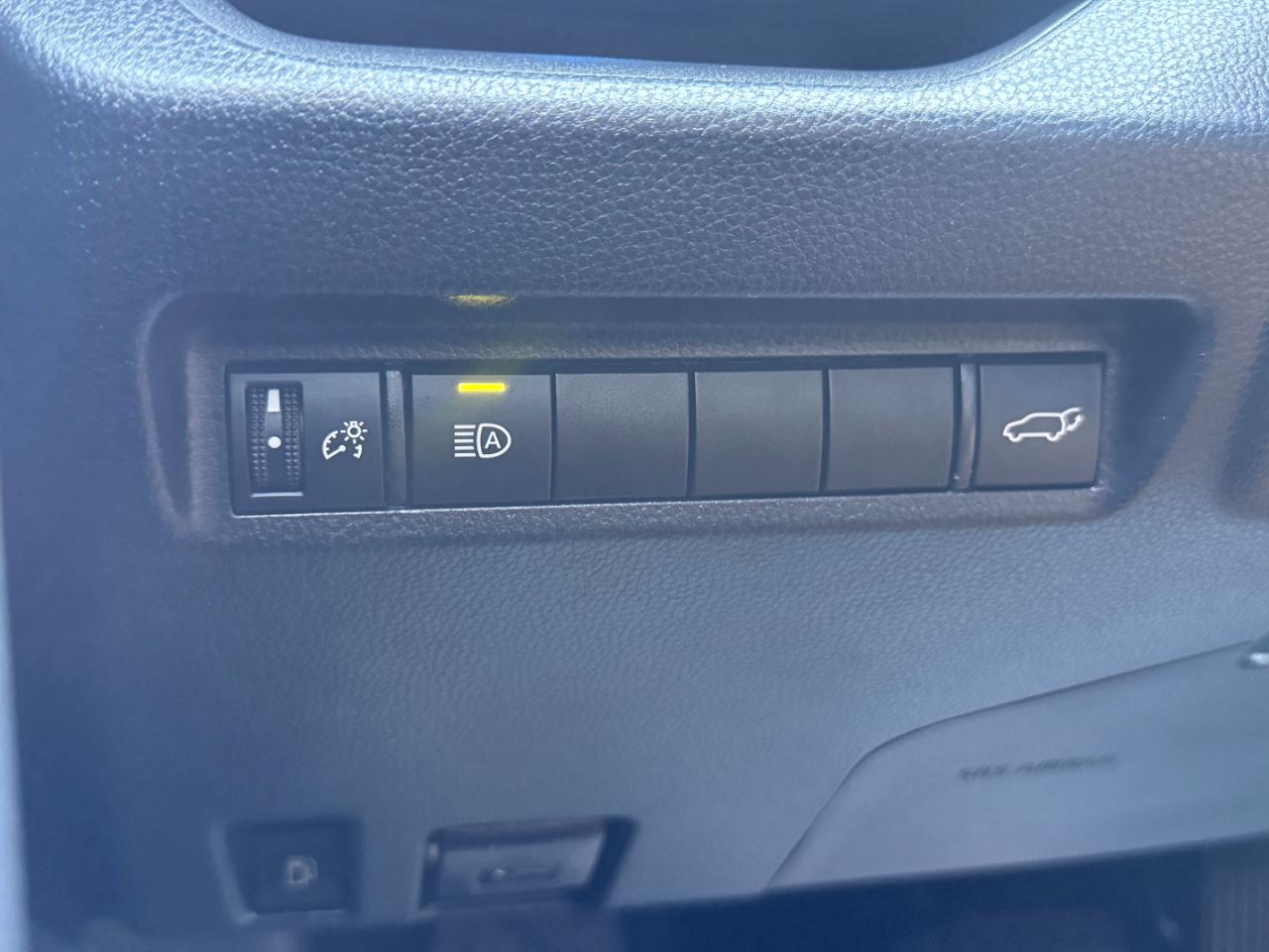 Toyota RAV4 Hybrid XSE AWD (Natl) 2019