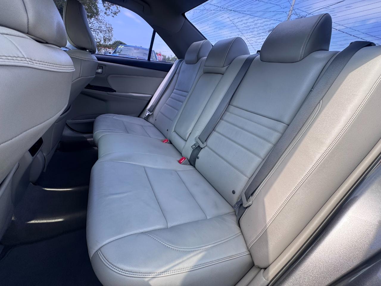 Toyota Camry 4dr Sdn I4 Auto XLE (Natl) 2015